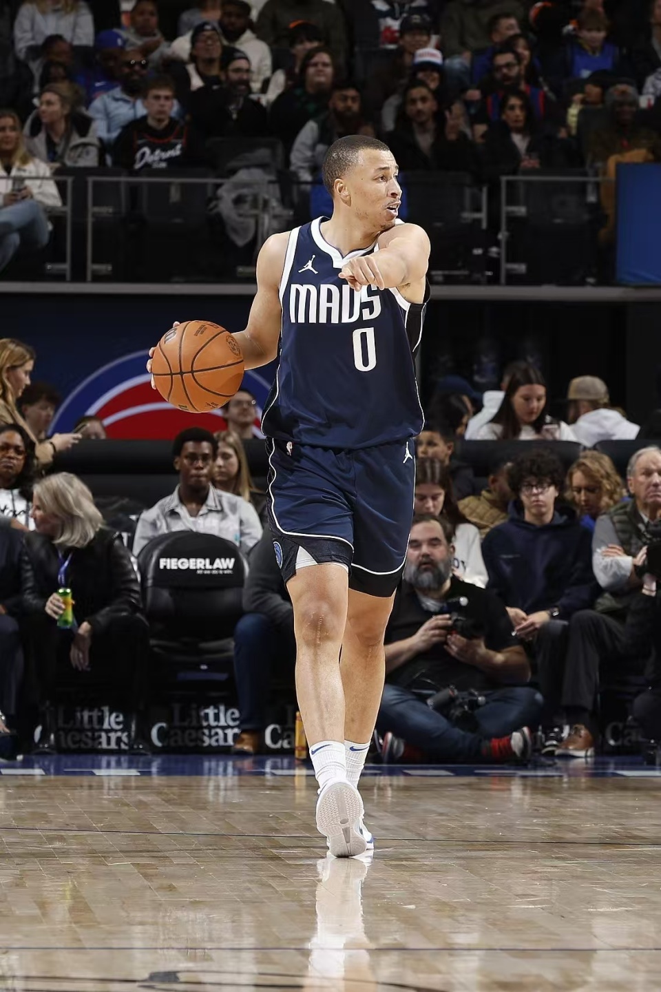 包含独行侠陷入低谷，关键时刻神级表现连败，刷新队史纪录球队命运悬念！的词条