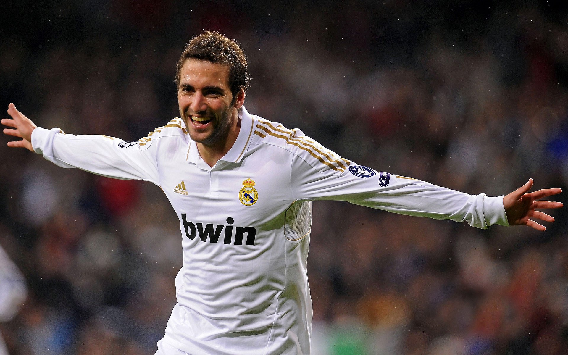 夺冠引发热议！科维托娃在利物浦比赛中战术调整观众掌声雷动