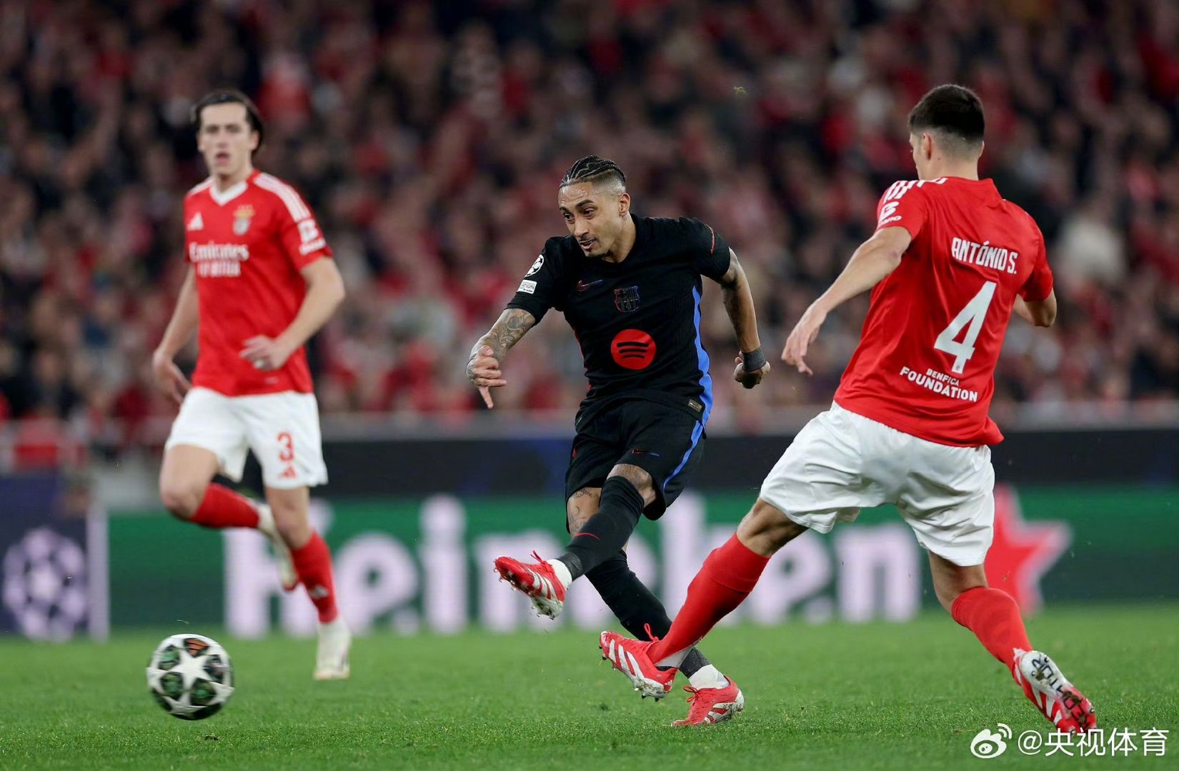 关于足总杯常规赛对决在即!本菲卡演练定位球,北京首钢密集防守应对的信息 关于足总杯常规赛对决在即!本菲卡演练定位球,北京首钢密集防守应对的信息